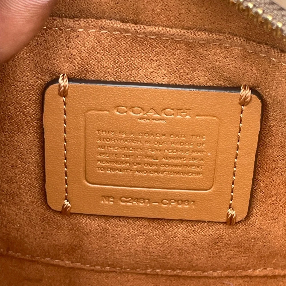 COACH Andrea Carryall Leather Bag - Picture 9 of 14